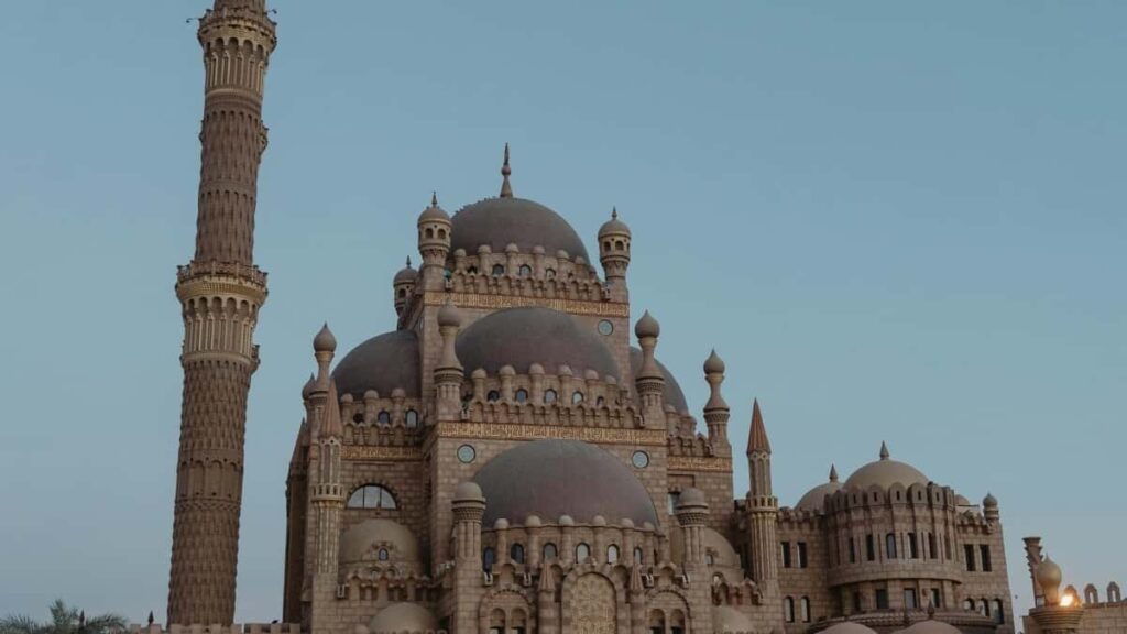Practical, street-smart guide for Nigerian advertisers on how to find Kuwait-based Reddit creators for city-guide content outreach paths, audit checklist, costs and dos/donts.