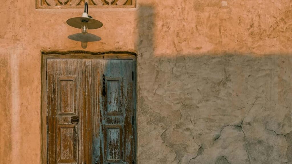 Practical playbook for Nigerian creators to land collabs with Ivory Coast brands on Instagram outreach scripts, content hooks, and local insights.
