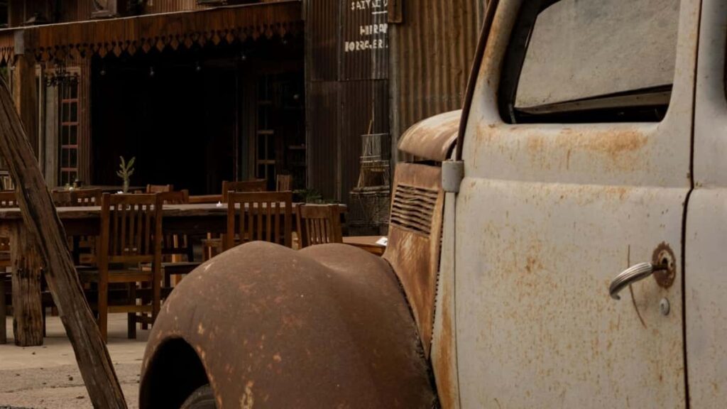 Practical guide for Nigerian creators on pitching brands on Spotify for song reaction videos covers approach, messaging, rights, platforms, and monetisation tips.