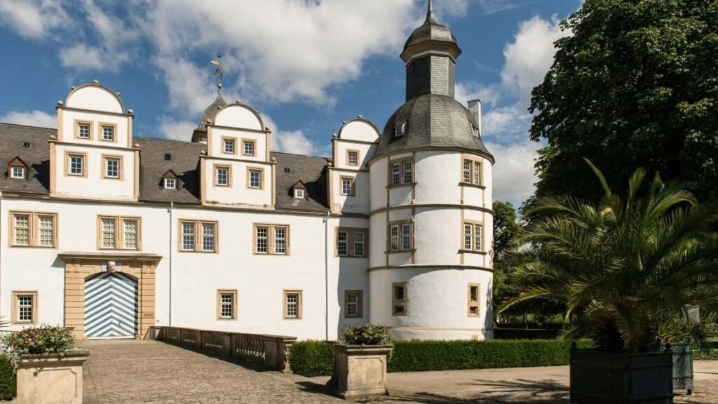 Practical guide for Nigerian advertisers to find and vet Kazakhstan Roposo creators for esports campaigns step-by-step sourcing, outreach, contracts, and local insights.