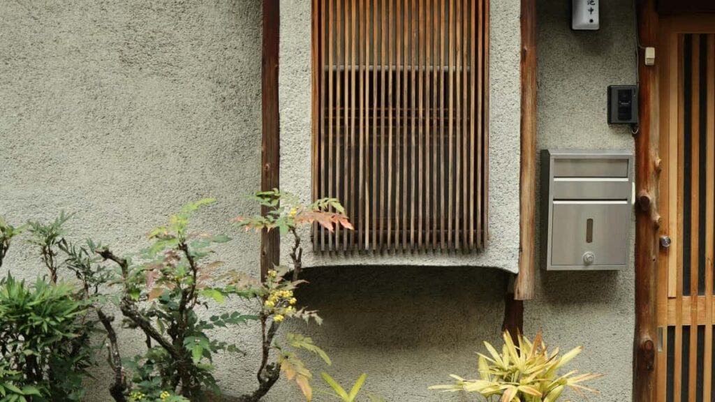 Practical, street-smart guide for Nigerian creators on finding and contacting Iran-based eBay sellers for giveaways outreach scripts, legal flags, and pro tools.