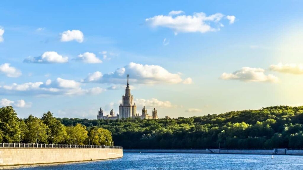 Practical, street-smart guide for Nigerian creators on pitching Colombian brands to stream sponsored gaming content on YouTube steps, outreach templates, and monetisation tips.