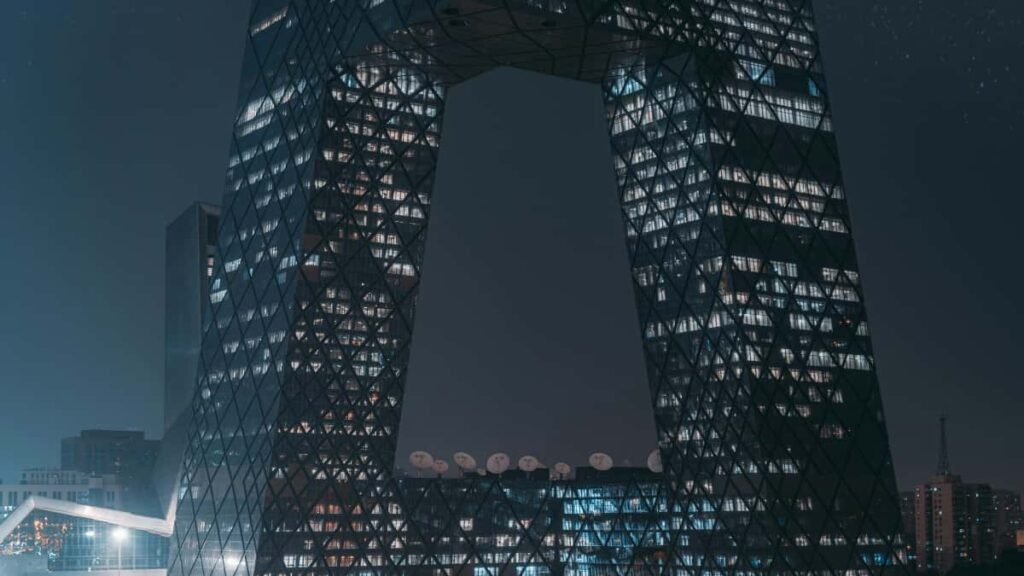 Practical playbook for Nigerian advertisers to find Qatar Line creators, vet them, run UGC pilots and scale campaigns with local tactics, platform tips and legal/brand-safety checkpoints.