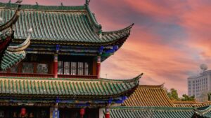 Practical guide for Nigerian creators on pitching US brands via ShareChat, building CTAs that convert, and scaling with creator-owned assets.