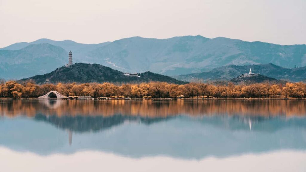 Practical guide for Nigerian creators on pitching United States brands via Takatak to win tourism-board collabs step-by-step outreach, pitch templates, and platform tactics.