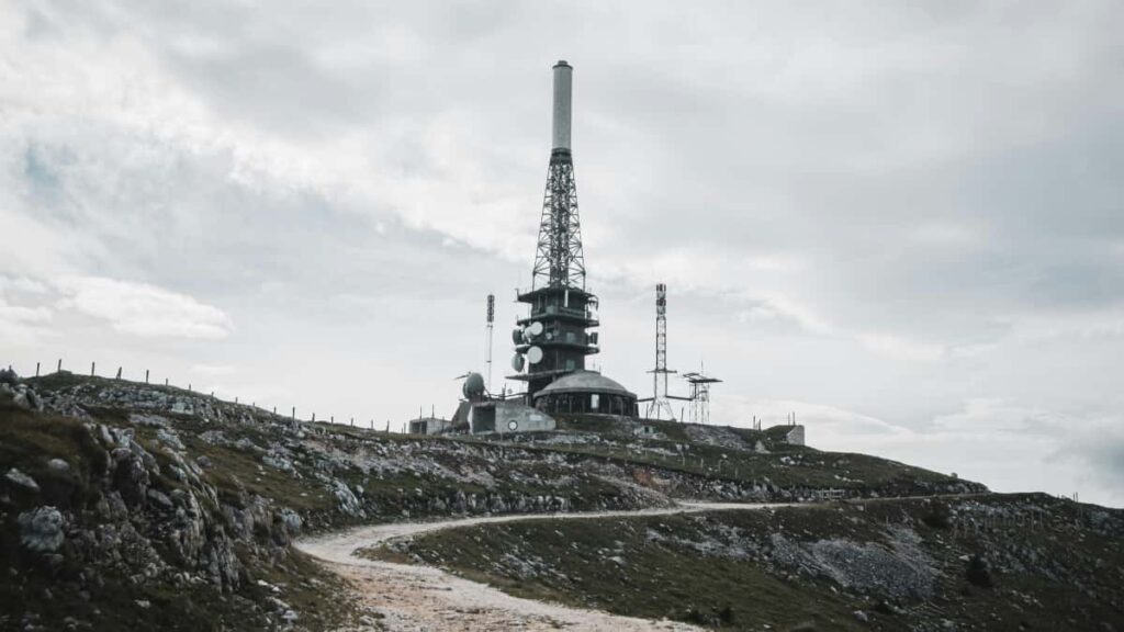 Practical playbook for Nigerian advertisers to discover Brazil-based Threads creators, build deals, and launch clothing drops with localised insight, tools and outreach templates.