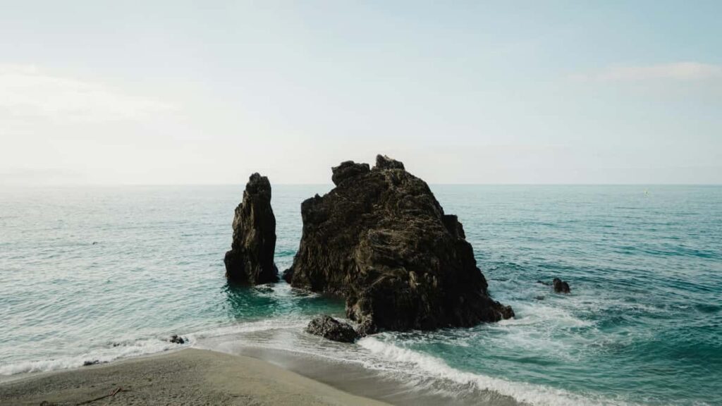 Practical guide for Nigerian advertisers on finding Laos Twitch creators for city-guide content local discovery tactics, outreach scripts, and campaign tips.