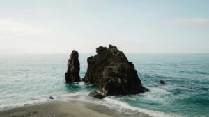 Practical guide for Nigerian advertisers on finding Laos Twitch creators for city-guide content local discovery tactics, outreach scripts, and campaign tips.