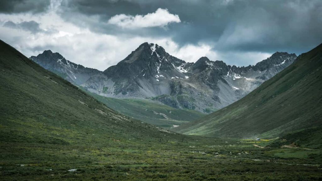 Practical guide for Nigerian advertisers on spotting, vetting and hiring Malta-based Spotify creators to run seasonal sales campaigns with strategy, outreach templates and local tips.