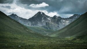 Practical guide for Nigerian advertisers on spotting, vetting and hiring Malta-based Spotify creators to run seasonal sales campaigns with strategy, outreach templates and local tips.