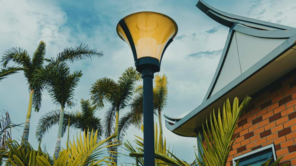 Practical, street-smart playbook for Nigerian creators to pitch Slovenia brands on Chingari and win UGC deals tactics, outreach scripts, and platform tips.